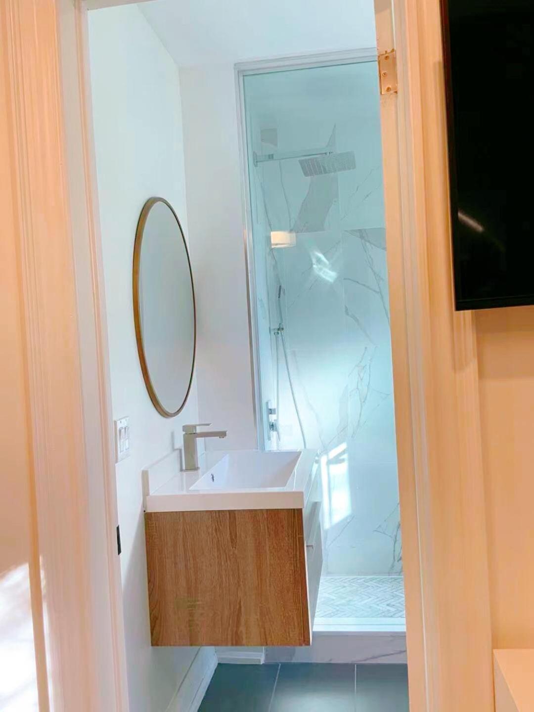 Leaside Garden Guesthouse تورونتو المظهر الخارجي الصورة