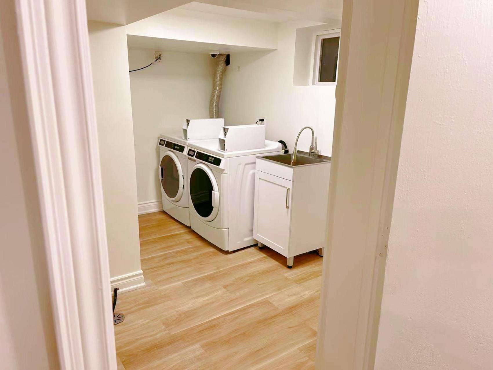 Leaside Garden Guesthouse تورونتو المظهر الخارجي الصورة